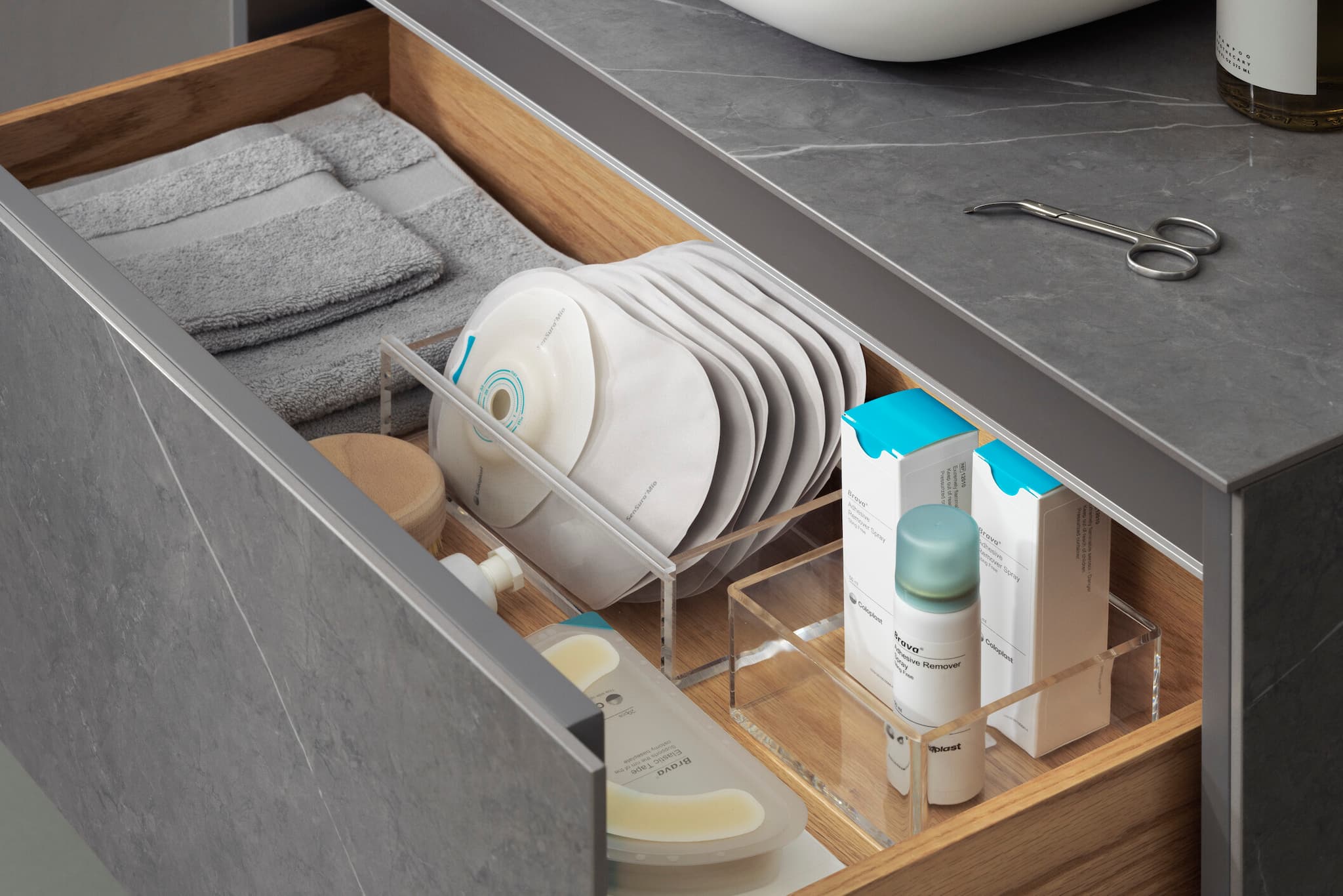 Coloplast 自動健康管理機器 ストーマケア セット一式 ストーマケア